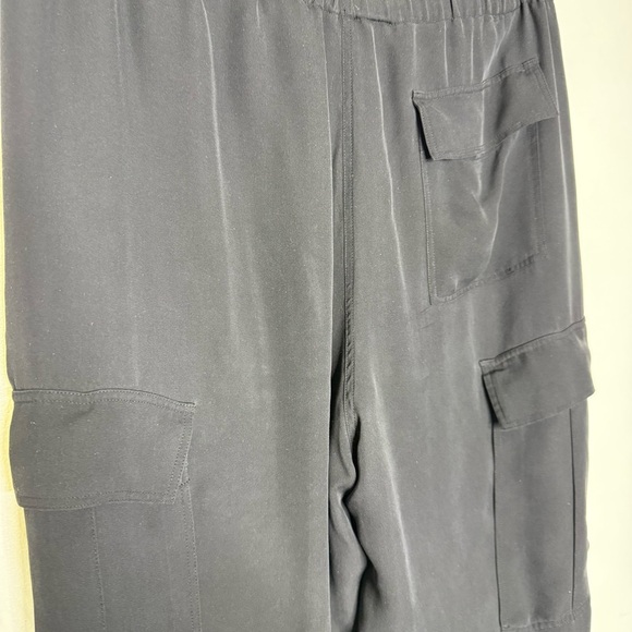 Theory Black Relaxed Fit Cargo Ankle Pants Size Medium | Pull-On Style - Picture 6 of 7